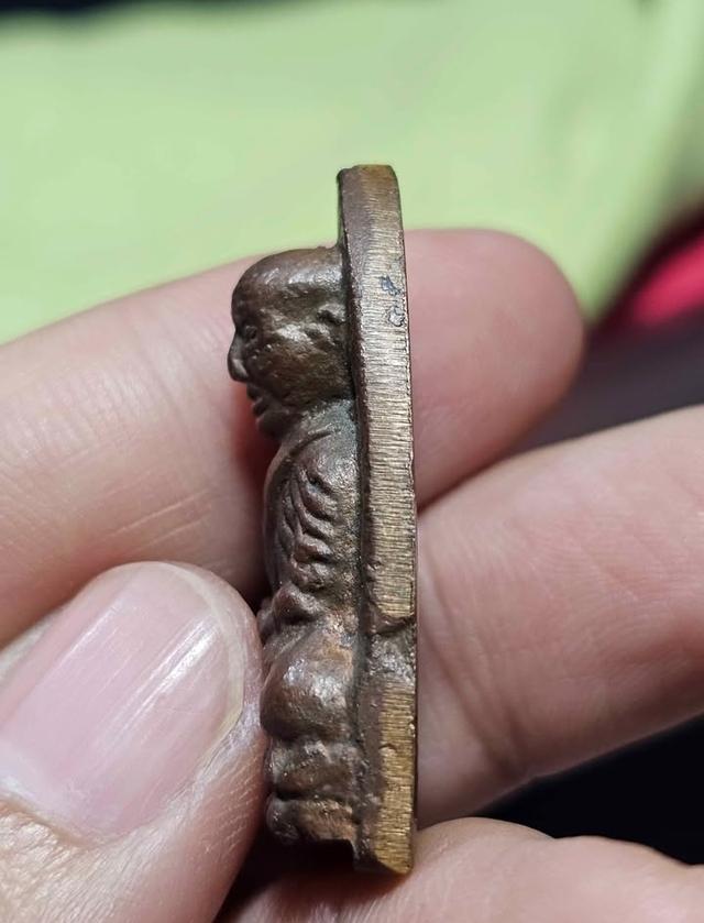 หลวงปู่ทวดพิมพ์เตารีดแบบราคาแบ่งปันครับ