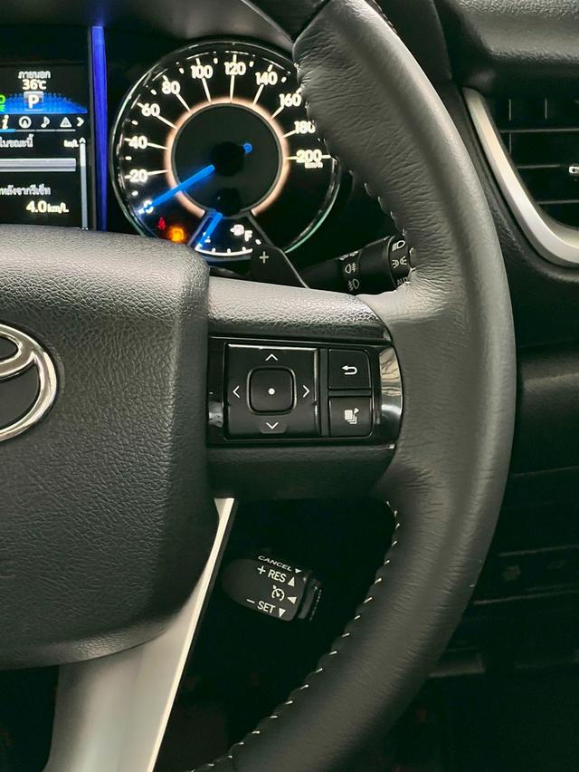 TOYOTA FORTUNER 2.4 V 2WD ปี 2016 13