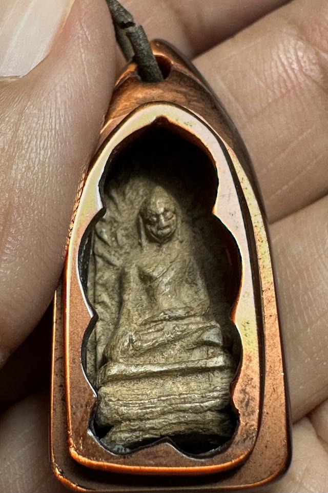 พระรอด เนื้อเขียวหินครก เลี่ยมโบราณ 5