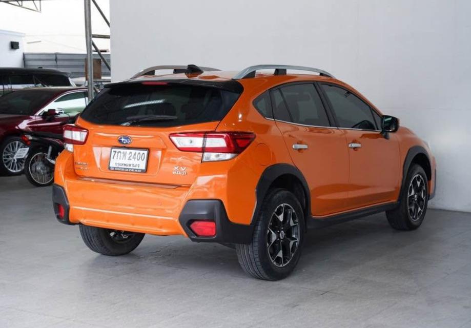 Subaru XV Hatchback ปี 2018 สีส้มสวยสด 3