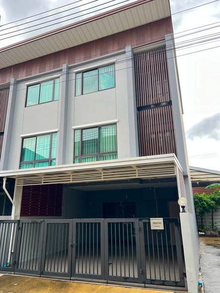 ให้เช่าบ้านทาวน์โฮม 3 ชั้น หมู่บ้านโครงการ สิริเฮ้าท์ รัชดา 18 SIRIHOUSE (หลังมุม)ใจกลางรัชดา-ลาดพร้าว 1