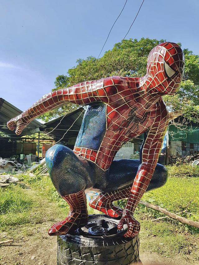 หุ่นสไปเดอร์แมนไฟเบอร์กลาส หุ่นฮีโร่สไปเดอร์แมน ท่านั่ง มือหนึ่ง ขนาดใหญ่ 2