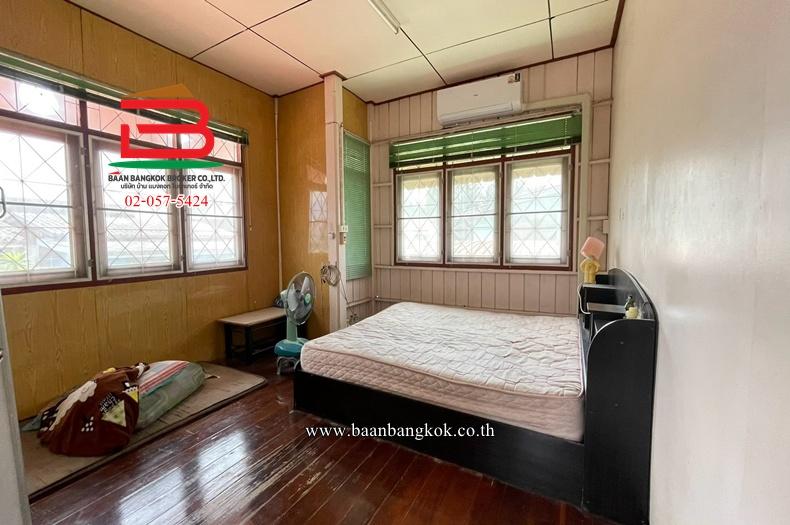 บ้านเดี่ยว สุขสวัสดิ์นิเวศน์ 2 ซอย 8 เนื้อที่ 40 ตรว. ตำบลในคลองบางปลากด อำเภอพระสมุทรเจดีย์ จังหวัดสมุทรปราการ 10