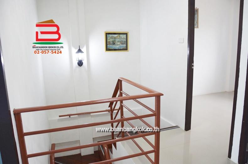 ทาวน์เฮาส์ หลังริม หมู่บ้าน ลานมณี ซอยสายไหม 55 เนื้อที่ 31.4 ตรว. ถนนสายไหม แขวงสายไหม เขตสายไหม กรุงเทพฯ 9