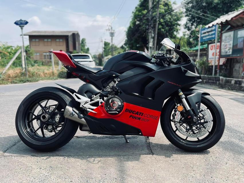 ส่งต่อ Ducati Panigale V4 ปี 2021 2