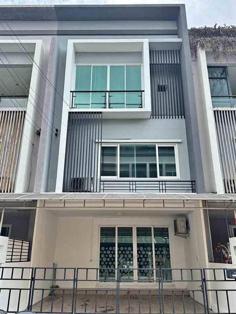 ให้เช่าทาวน์โฮม 3ชั้น โครงการ ดิ เอ็กซ์คลูซีฟ พัฒนาการ-ทองหล่อ The Exclusive Pattanakarn-Thonglor ซอยพัฒนาการ44