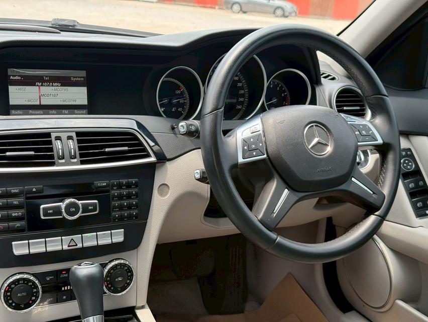 Benz C200 CGI Avantgarde ปี2013 จด 2014 6