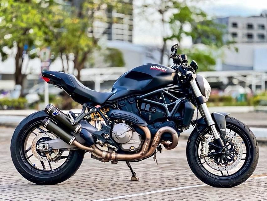 ส่งต่อ Ducati Monster 821 Black 2