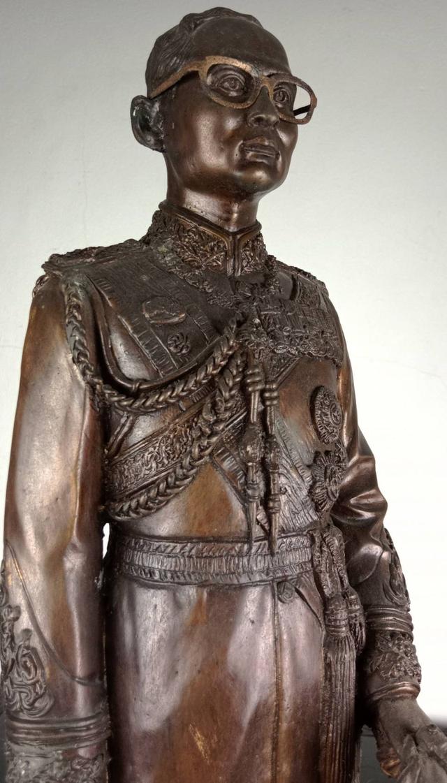 30.พระบรมรูปหล่อโลหะในหลวงรัชกาลที่9 พระบาทสมเด็จพระปรมินทรมหาภูมิพลอดุลยเดช(รมดำ) รูปที่ 9