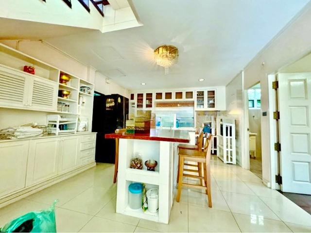 BTSทองหล่อ 2.49กม MRTเพชรบุรี 2.16กม. รักสัตว์ บ้านเดี่ยว 2 ชั้น 4 นอน 3 น้ำ ศูนย์วิจัย 50 ตร.ว..บ้านเดี่ยวสุดหรู BTSเอก 6