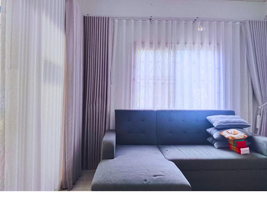 Siriwanit decorative บริการจำหน่ายผ้าม่าน และพร้อมติดตั้ง วอลเปเปอร์ ฟลิ์มกรองแสง ม่านม้วน ม่านปรับแสง มูลที่ไม้ รูปที่ 9
