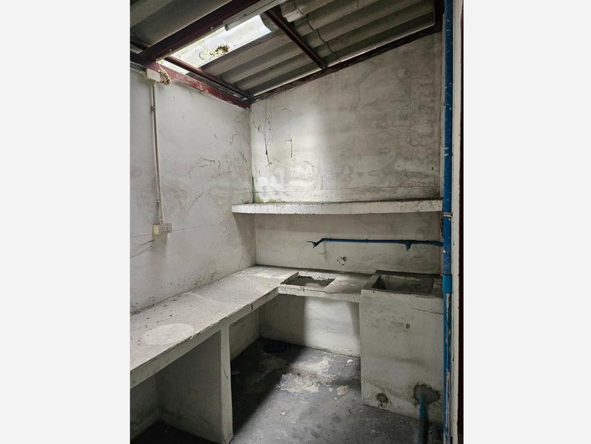 อาคารพาณิชย์แหลมฉบัง 4 ชั้น ถนนสุขุมวิท ตำบลทุ่งสุขลา ศรีราชา ชลบุรี 9