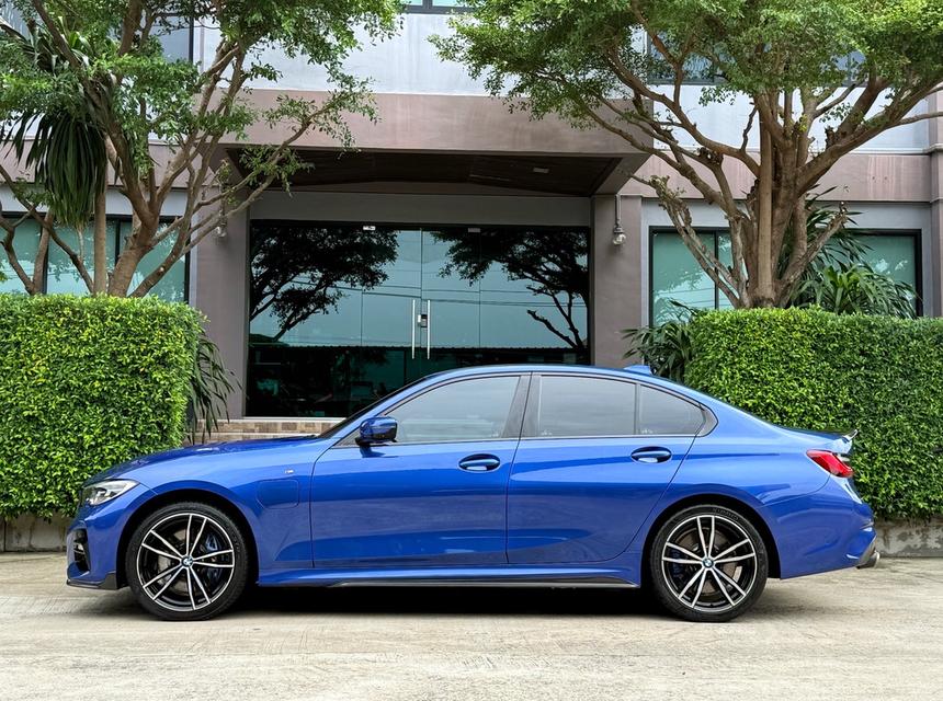 2022 BMW 330e MSPORT G20 รถมือเดียวออกป้ายแดง รถวิ่งน้อยเพียง 53,000 กม รถเข้าศูนย์ทุกระยะ รถไม่เคยมีอุบัติเหตุครับ รูปที่ 5