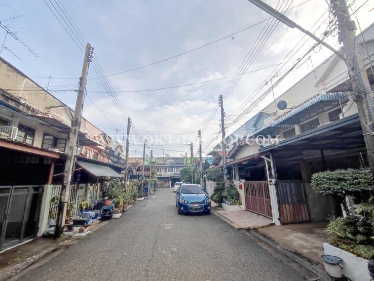 ทาวน์เฮ้าส์ หมู่บ้านปัญชลีวิลล์ ถนนปทุมธานี-สามโคก เมืองปทุมธานี 11