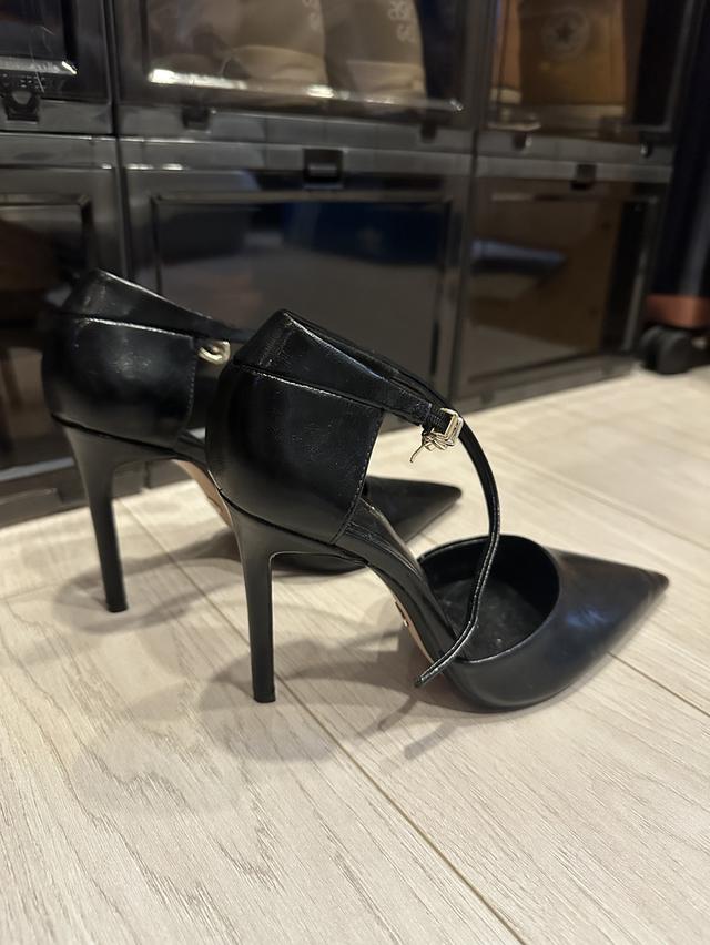 รองเท้าส้นสูงหัวแหลม Zara 2