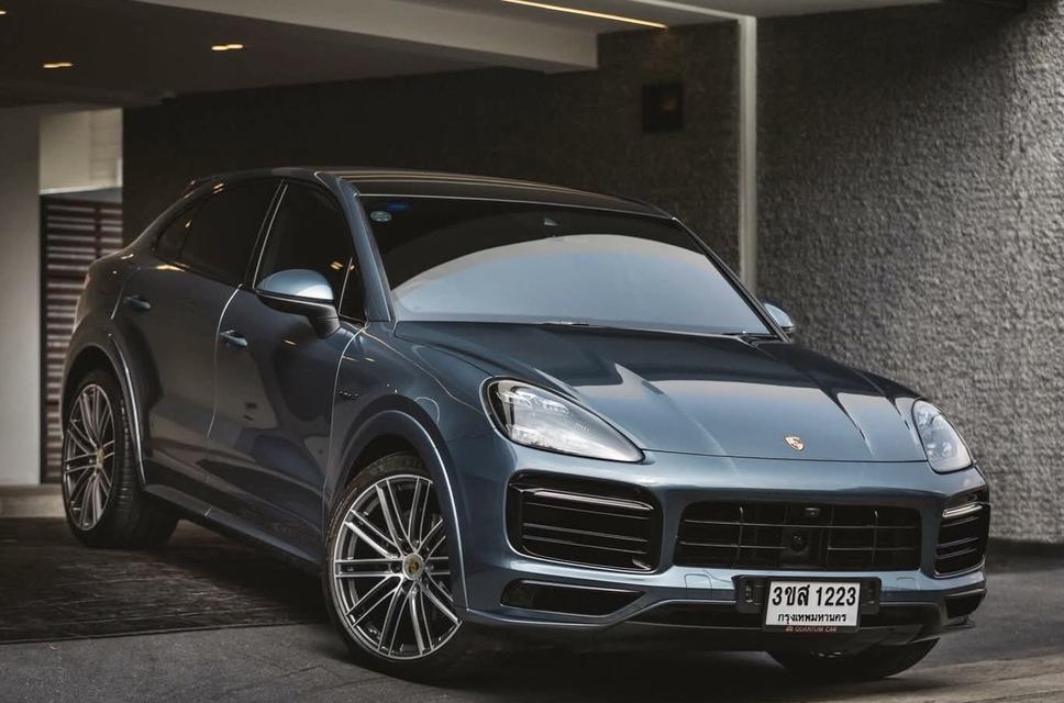 Porsche Cayenne Coupe (Full Option)