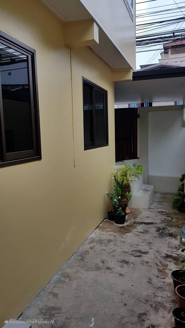 ขายที่ดินแปลงเล็ก 27 ตรว เหมาะทำที่อยู่อาศัยหรือการค้ามาก ทำเลเจริญไม่ไกลรถไฟฟ้า ห้วยขวาง 11