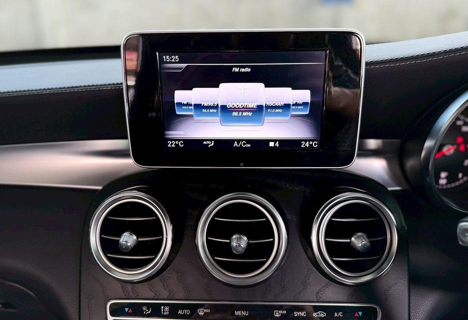 Benz GLC250 d AMG Dynamic ดีเซล สีขาว ปี 2019 รถบ้านมือเดียวป้ายแดง  ไม่เคยทำสี รูปที่ 16