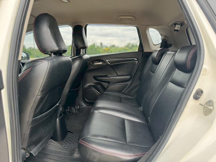HONDA  JAZZ GK 1.5 S (MNC) Y2018 สีขาว ออโต้  18