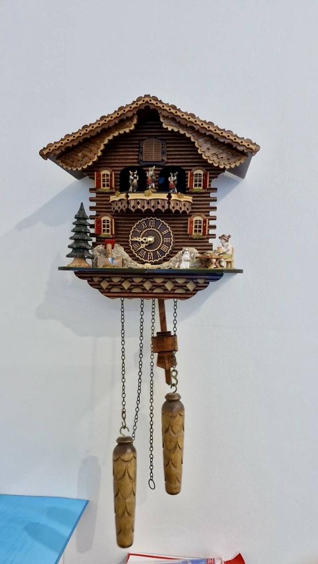 นาฬิกาแขวนผนัง“KuckucksuhrSchwarzwaldhaus mit beweglichem Holzhacker“
