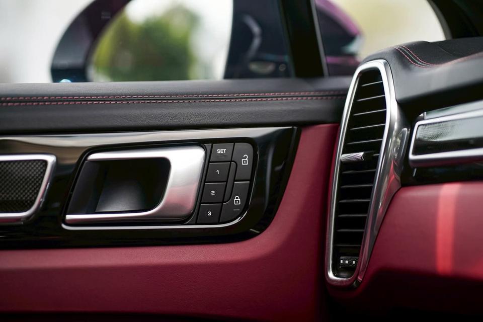 Cayenne Coupe 3.0 V6 e-Hybrid 12