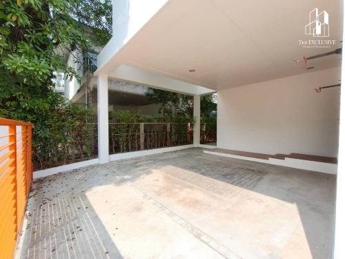 ขายบ้านเดี่ยว 2 ชั้น พร้อมอยู่ ทำเลวัชรพล 2