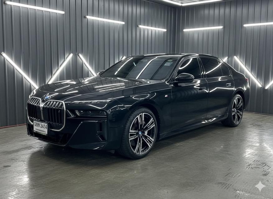 รหัสรถ PJP3414 ✨ 2023 BMW i7 xDrive60 M-Sport (First Edition)