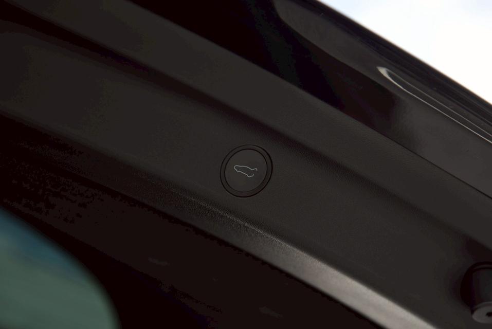 TESLA MODEL Y Long Range AWD AT 2023 ไมล์ 40,xxx km. !!! 14
