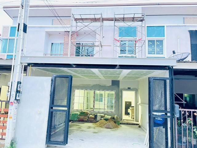 บ้านสไตล์โมเดิร์นเรียบหรู หมู่บ้านหนองตำลึงอมตะชลบุรี ทาวน์โฮม 2 ชั้น 20 ตรว 3 ห้องนอน 2 ห้องน้ำ ???? 2 ที่จอดรถ 1 โถงให 2