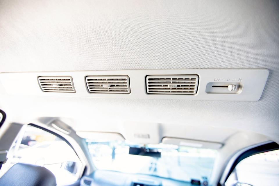 Toyota Avanza 1.5S ปี 2013 Auto สีขาว สภาพดี รูปที่ 18