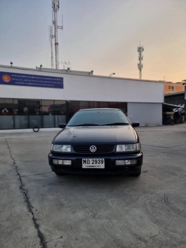 Volkswagen Passat สีดำ