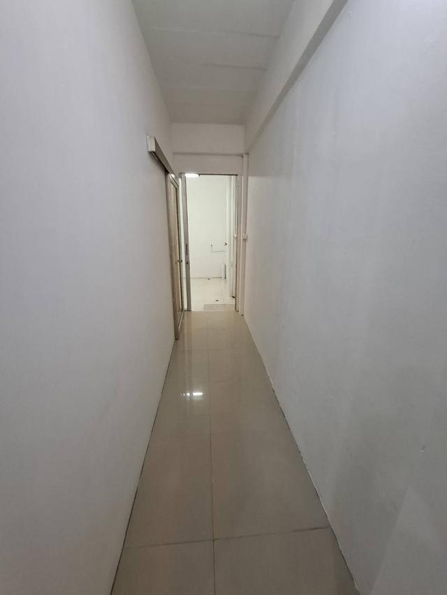 ทาวเฮ้าส์3 ชั้น 4นอน 2น้ำ ซอยงามวงศ์วาน18 ทำเลดีมาก เดินทางสะดวก ใกล้ทางด่วน สถานที่ราชการ ห้างสรรพสินค้า โรงเรียน โรงพยาบาล รถไฟฟ้า ราคาถูก 2