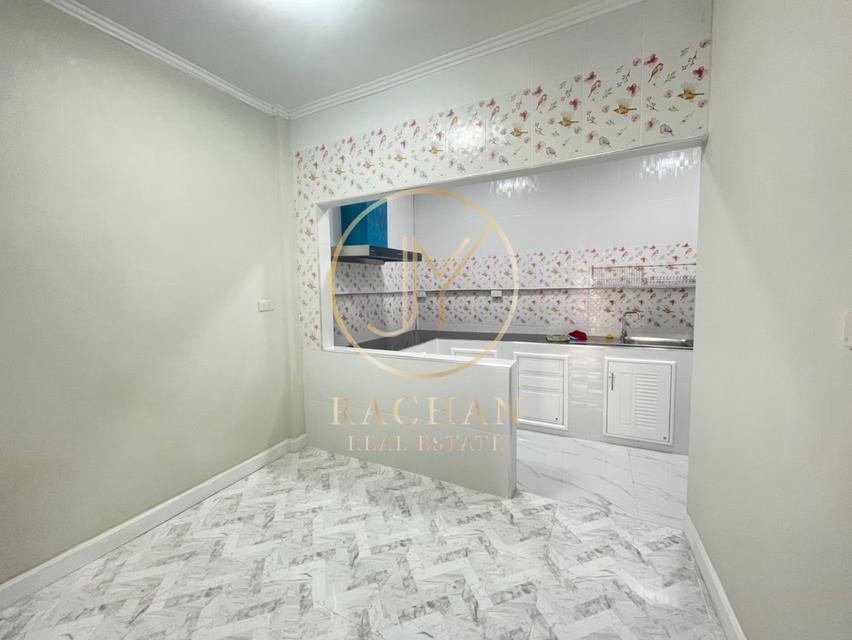 B69-294 ขายด่วน ทาวน์เฮาส์  2 ชั้น  บ้านรีโนเวทใหม่ หมู่บ้านจิตตกาญจน์ เนื้อที่ 16 ตร.ว พื้นที่ใช้สอย 110 ตร.ม 2 ห้องนอน 2 ห้องน้ำ 1 ห้องครัว 8