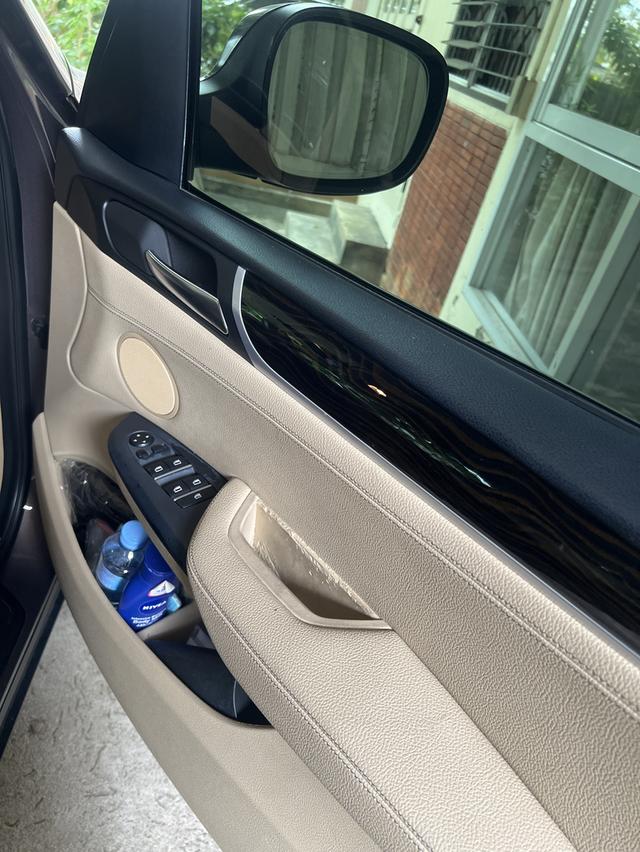 รถยนต์ BMW X3 ปี 2012 รถบ้าน ใช้มือเดียวตั้งแต่ออกป้ายแดง ไมล์ 71570 ใช้น้อบ เข้าศูนย์ BMW ตลอด ประกันชั้น 1 ยังเหลือ 10 เดือน เพิ่งเปลี่ยนช่วงล่าง 9