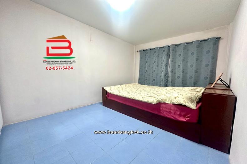 ทาวน์เฮาส์ หมู่บ้านพงษ์เพชรการเคหะ 14 เนื้อที่ 24 ตร.ว. แจ้งวัฒนะ 14 แยก 1 แขวงสีกัน เขตดอนเมือง 8