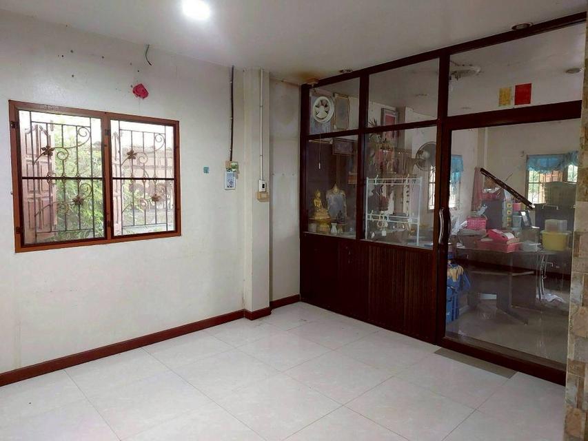 ขายบ้านเดี่ยว 2 ชั้น ตามสภาพ เนื้อที่ 203 ตร.ว. บ้านหันหน้าทิศเหนือ ใกล้ตัวเมือง ใกล้วัดเจดีย์หอย ลาดบัวหลวง พระนครศรีอยุธยา 5