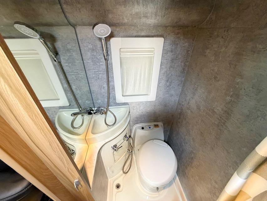 2023 FORD BETA MOTORHOME รถมือเดียวออกป้ายแดง รถวิ่งน้อยเพียง 9,000 กม รถไม่เคยมีอุบัติเหตุครับ รูปที่ 9