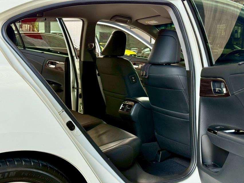 Honda accord 2.0EL auto ไมล์แท้ 60,000 กม.  11