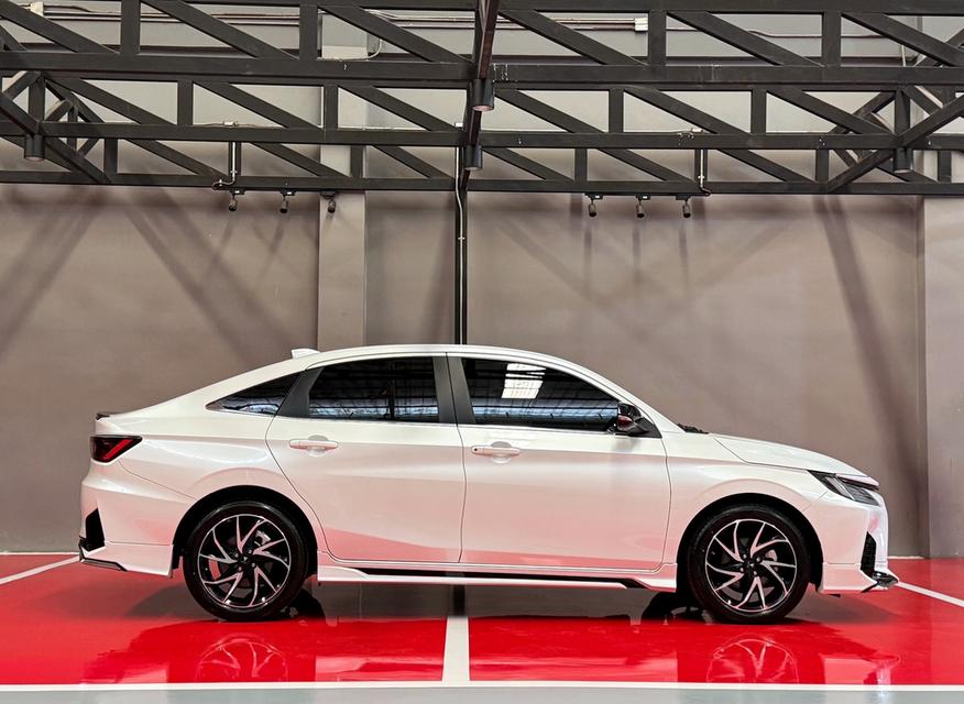 2024 TOYOTA YARIS ATIVE 1.2 PREMIUM LUXURY รถมือเดียวป้ายแดง รถวิ่งน้อยเพียง 30,000 กม รถเข้าศูนย์ตามระยะ รถไม่เคยมีอุบัติเหตุครับ รูปที่ 3