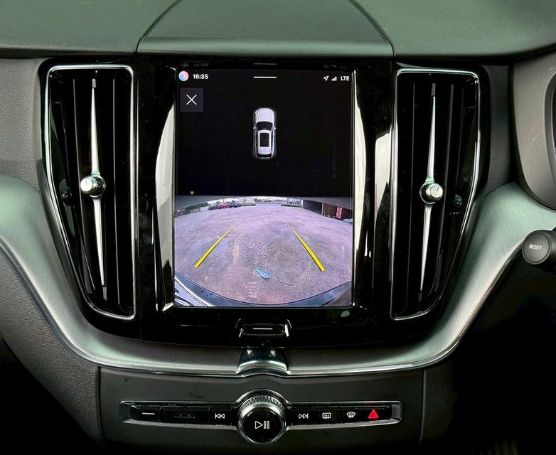 VOLVO XC60 2.0 RECHARGE T8 R-DESIGN AWD ปี 2022 โฉม ปี14-ปัจจุบัน สีดำ รูปที่ 14