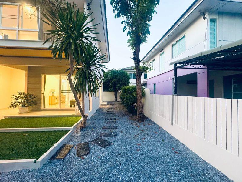 หมู่บ้านพฤกษ์ลดาบางใหญ่  คลองถนน บ้านเดี่ยว 2 ชั้น ตกแต่งใหม่พร้อมอยู่ มีพื้นที่รอบบ้าน โครงการ Land&Houses 6