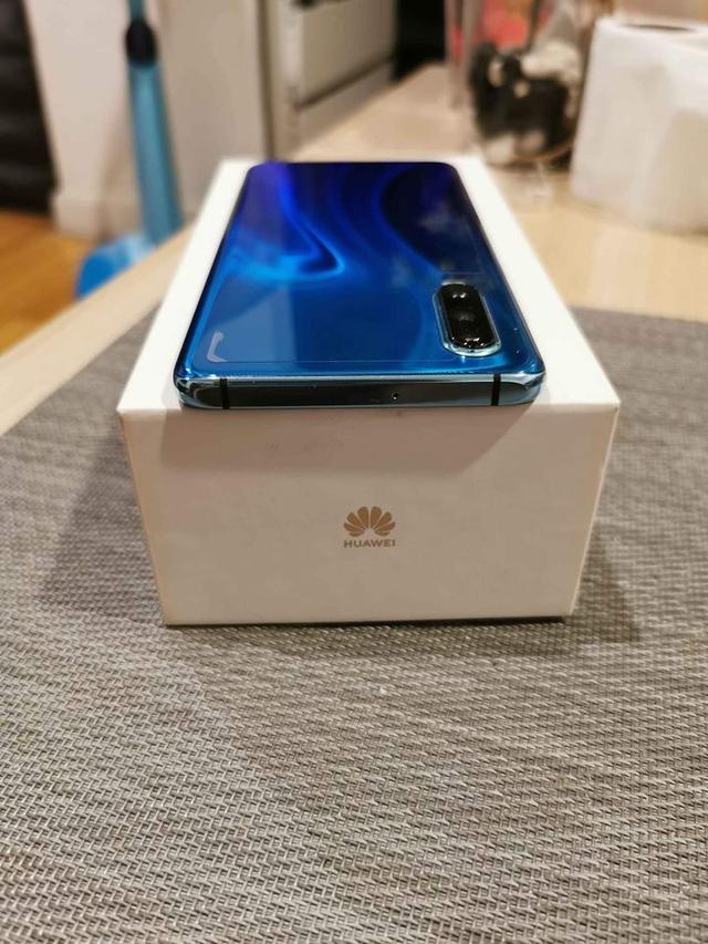 ปล่อยโทรศัพท์ Huawei P30 4