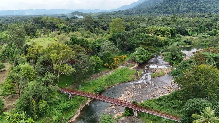 ขายบ้านพร้อมที่ดินริมน้ำ เขาคิชฌกูฏ จันทบุรี บรรยากาศสุดฟินบนพื้นที่ 10-3-7 ไร่