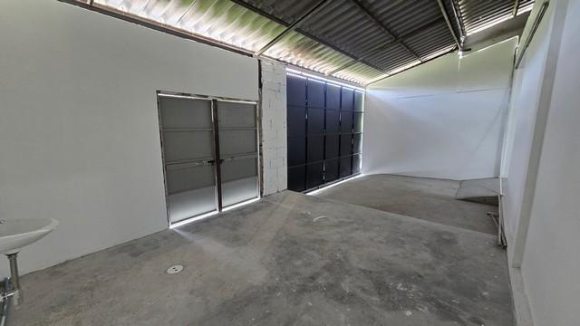 ให้เช่าโกดังเหมาะเก็บสินค้า ทำไลน์สดออนไลน์ WAREHOUSE FOR RENT รถใหญ่เข้าได้ ใกล้มอเตอร์เวย์ ห้วยกะปิ ชลบุรี 2