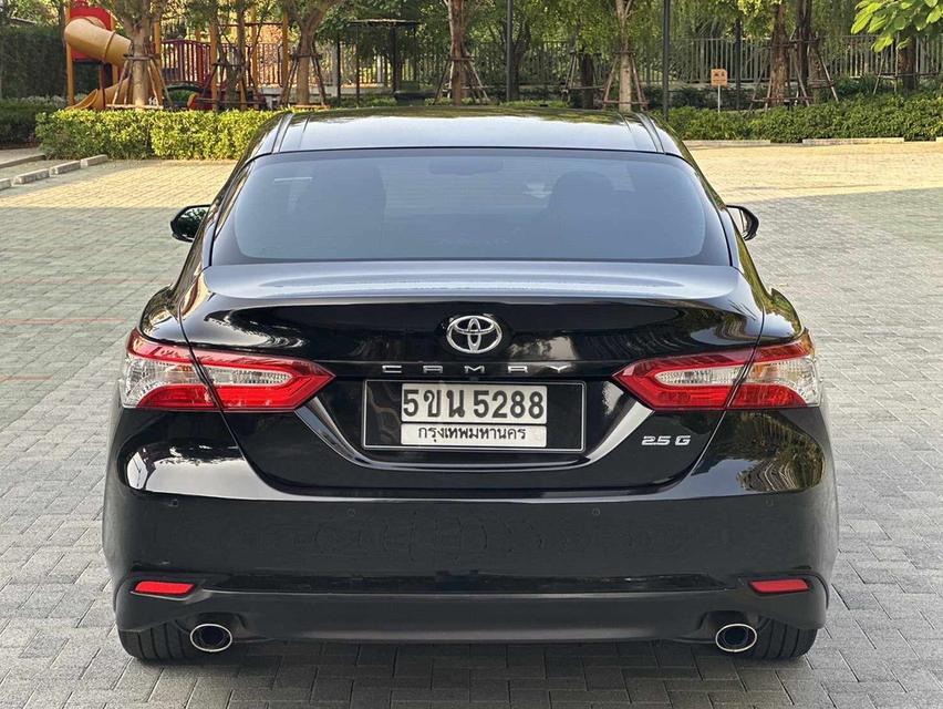 Toyota Camry  6