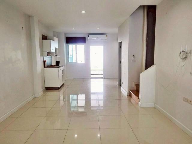 ทาวน์โฮม 3 ชั้น โครงการ นาราภัทร เอ็กซ์คลูซีฟ แจ้งวัฒนะ-สามัคคี 2