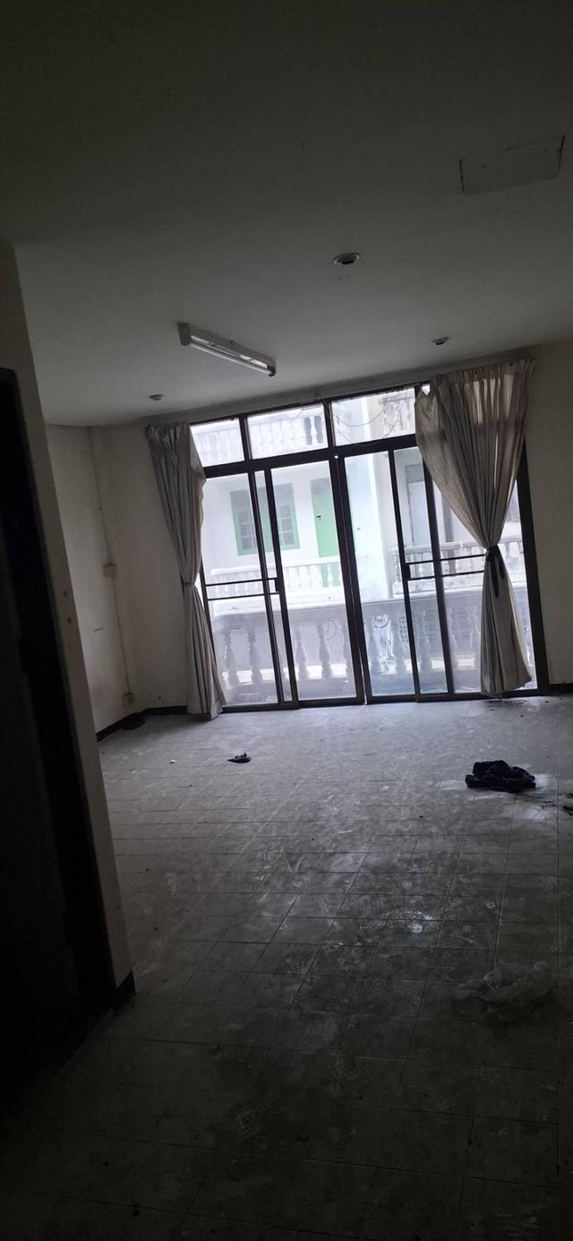 อาคารพาณิชย์ 3ชั้น พร้อมขาย หมู่บ้านอมรชัย3 ติดทางคู่ขนานถนนบรมราชชนนี (ซอย 72) 3