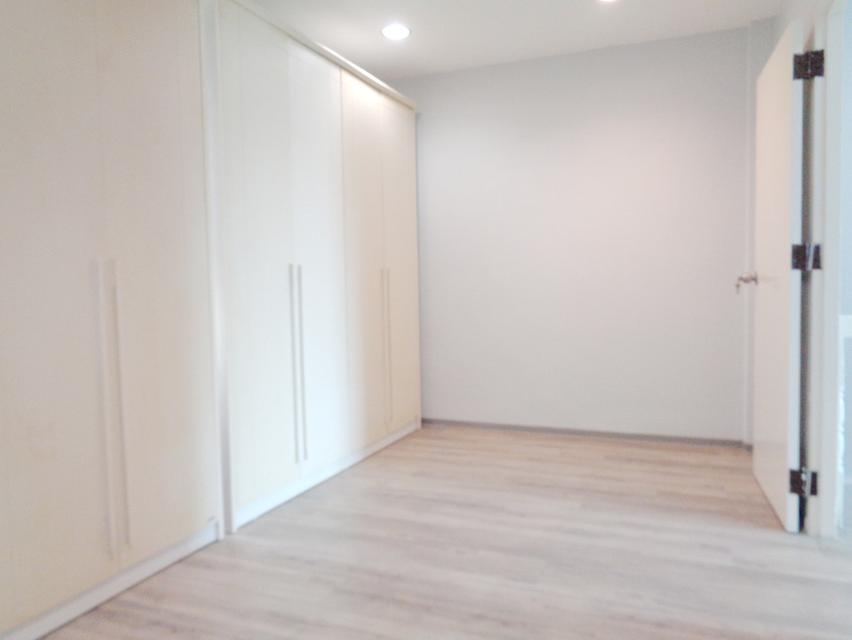 🚩 บ้านรีโนเวท ทาวน์โฮม 3 ชั้น 18 ตารางวา โครงการ เดอะ รีโน่ นวมินทร์ ติดห้างโลตัสนวมินทร์ 18