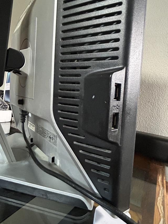 จอคอมMonitor Dell (model 1907fpt) รุ่นนี้หายาก ติดใช้ได้ สภาพตามรูป ใช้งานปกติ
