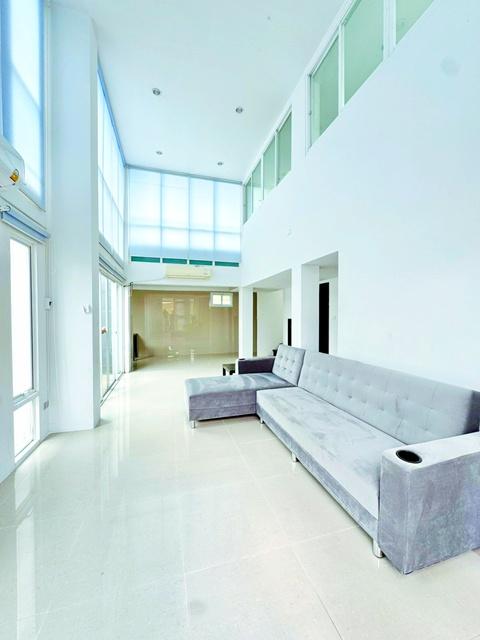 ใกล้ BTS เอกมัย 2 กม.ทาวน์โฮม 3.5 ชั้น เอกมัย10-12 พร้อมชั้นลอย 3 นอน 3 น้ำ 27 ตร.ว. 340 ตร.ม.ทำเลปรีดี พนมยงค์ ดองกี้ ม รูปย่อยที่ 3